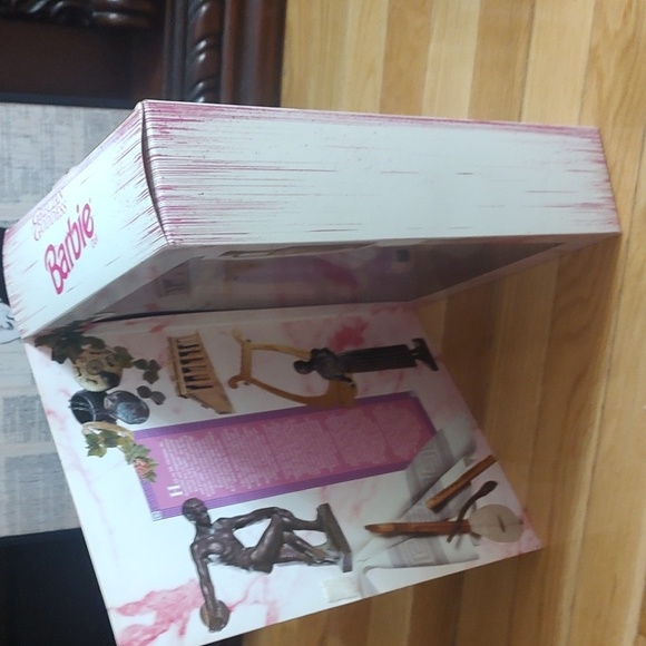 Grecian Goddess Barbie - Picture 7 of 12